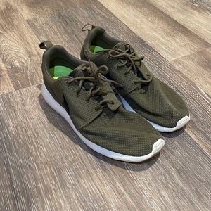 Nike Roshe Olive Green